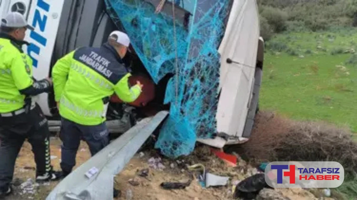 Antalya'da yolcu otob&uuml;s&uuml; devrildi