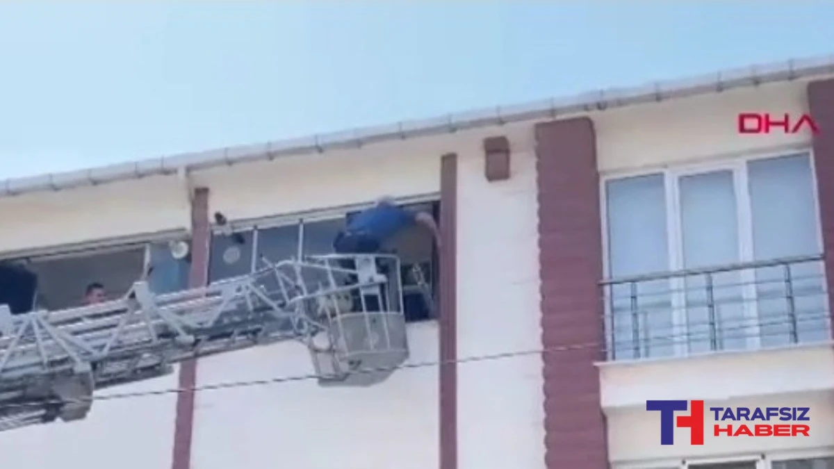 Bebeğini 3. kattan atmaya çalıştı