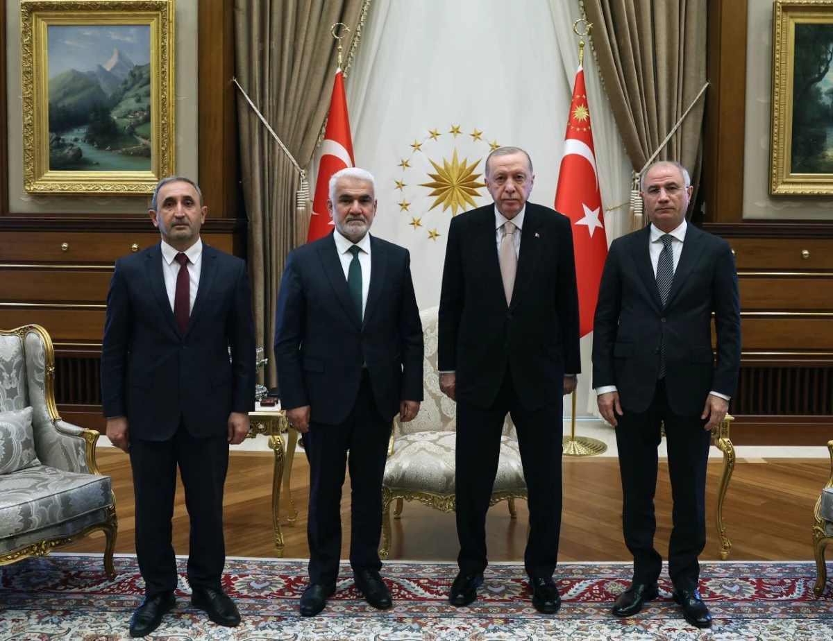 Cumhurbaşkanı Erdoğan, HÜDAPAR Genel Başkanı Yapıcıoğlu ile görüştü