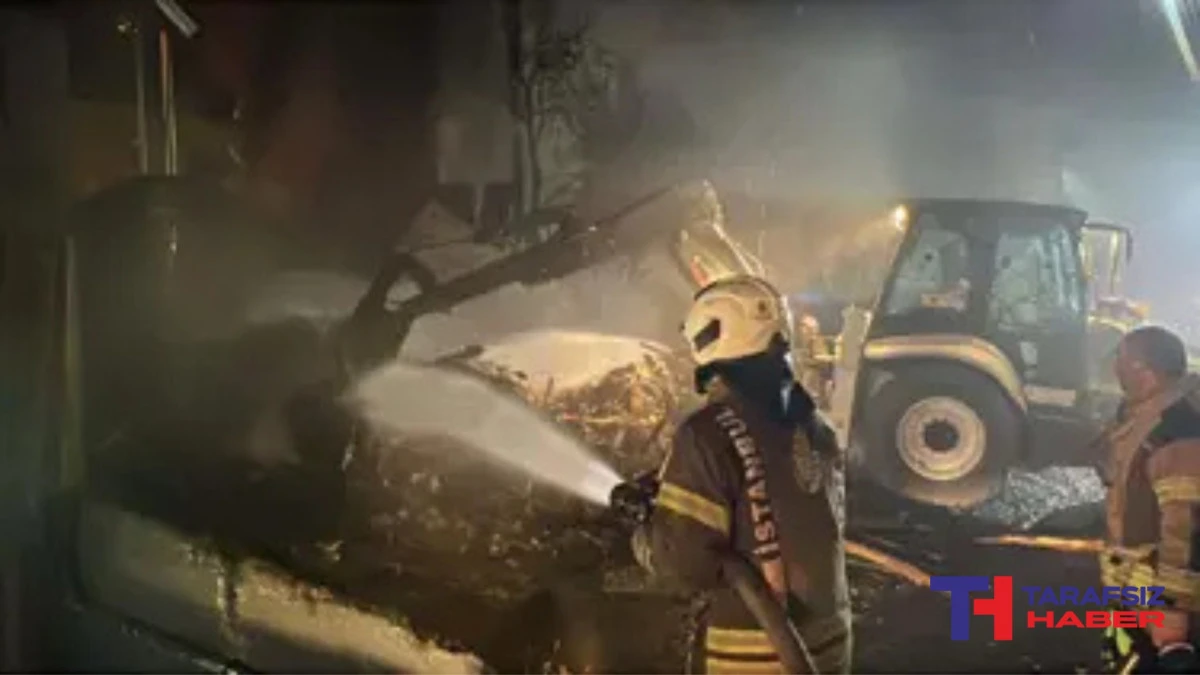 Küçükçekmece'de geri dönüşüm tesisi yandı