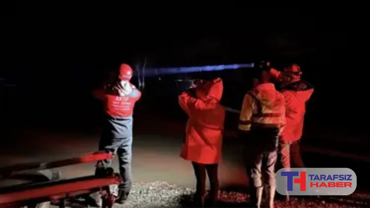 Meri&ccedil; Nehri taştı. Mahsur kalan 2 kişi kurtarıldı