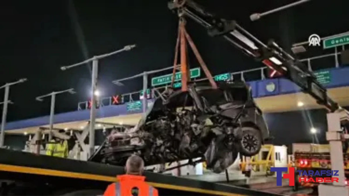 Otoyol gişelerinde feci kaza: Sürücü ağır yaralandı