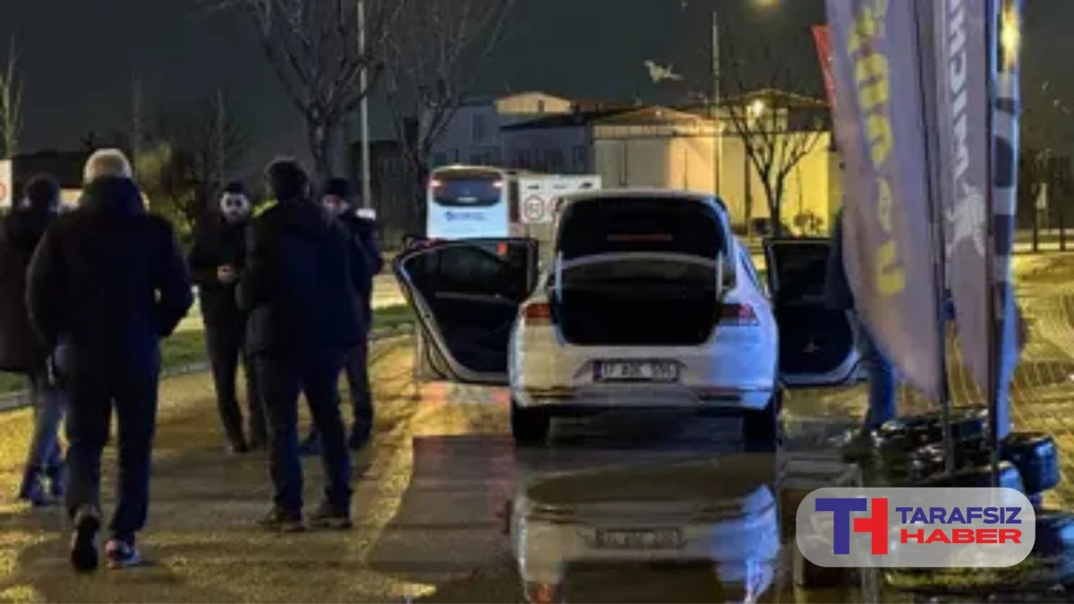 Polisten ka&ccedil;an ara&ccedil;tan el bombası ve silah &ccedil;ıktı