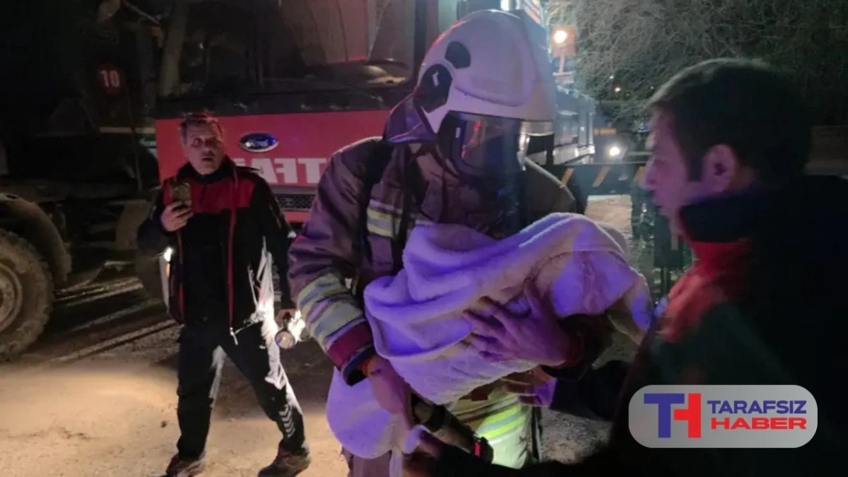 Yangın &ccedil;ıkan apartmanda can pazarı: 30 kişiyi itfaiye kurtardı